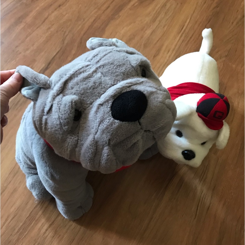 Set of UGA plush.